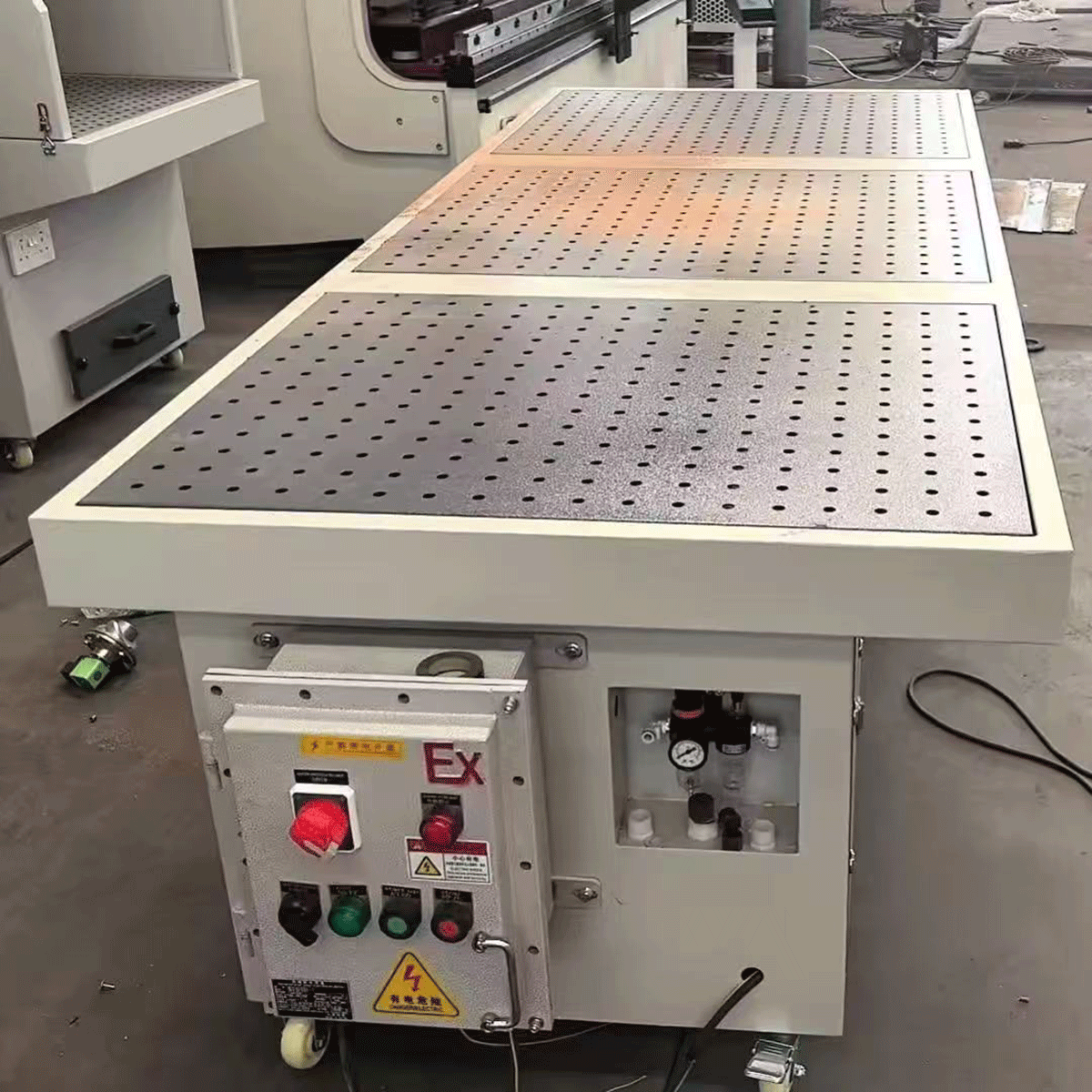 Pulsed Reverse Blowing Grinding Table - Image 4